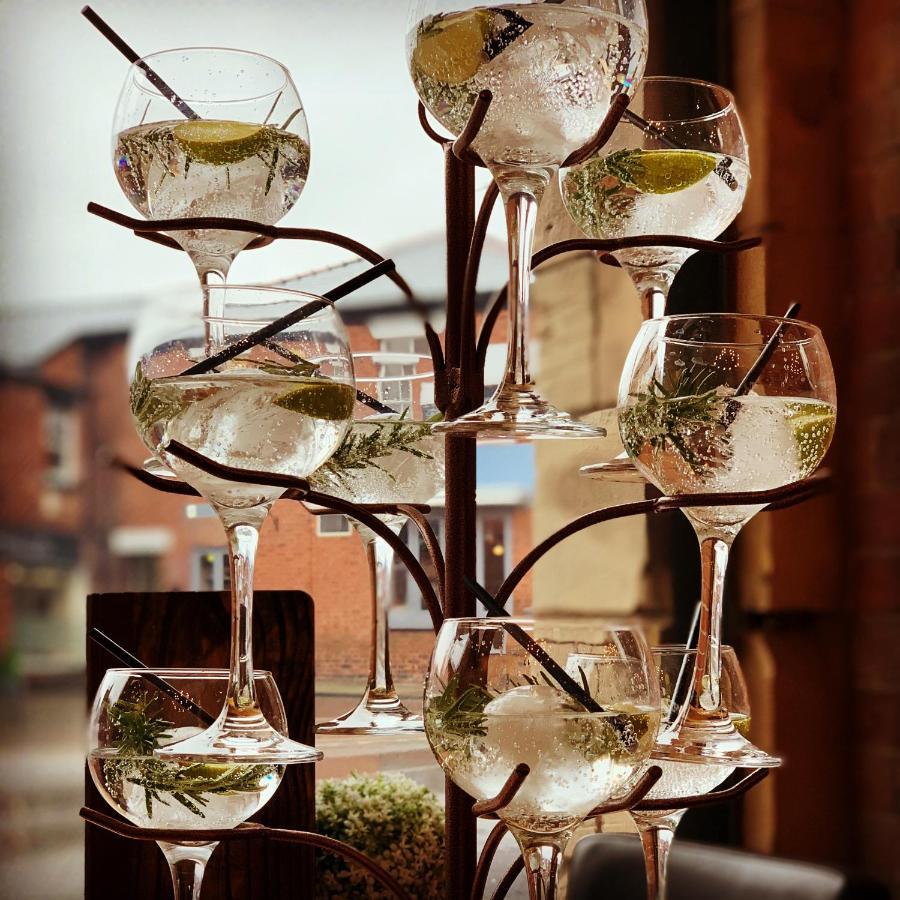 The Wheatsheaf Hotel, Sandbach Ngoại thất bức ảnh A gin and tonic tree